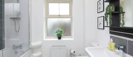 Bruser, håndklæder, Sæbe, Toiletpapir