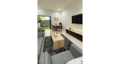 Spacious 3 BR Villa with Pool in Central of Batu