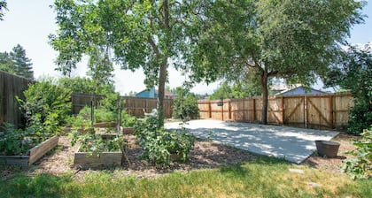 Modern 4BR Home  Sleeps 8   Minutes from USAFA & Parks