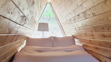 2 bedrooms, internet, bed sheets
