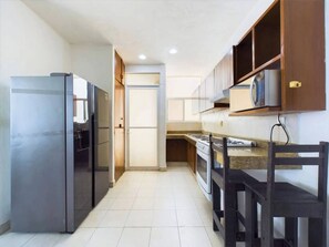 Apartment, 2 Bedrooms, Patio | Interior