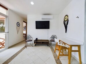 Appartement, 2 chambres, patio | Salle de séjour