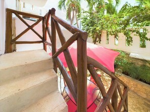 Apartment, 2 Schlafzimmer, Terrasse | Unterkunftsgelände