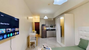 Apartamento, 1 habitación, patio, vistas a la ciudad | Interior