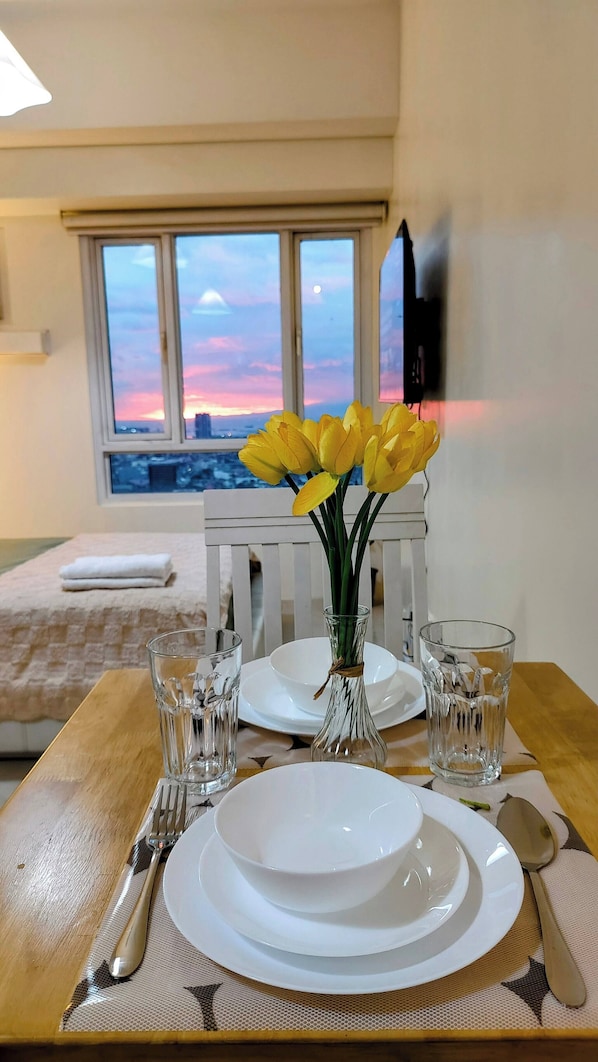 Apartamento, 1 habitación, patio, vistas a la ciudad | 1 dormitorio