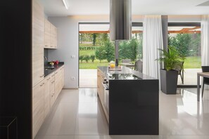 Refrigerador, horno, lavavajillas, cafetera/tetera