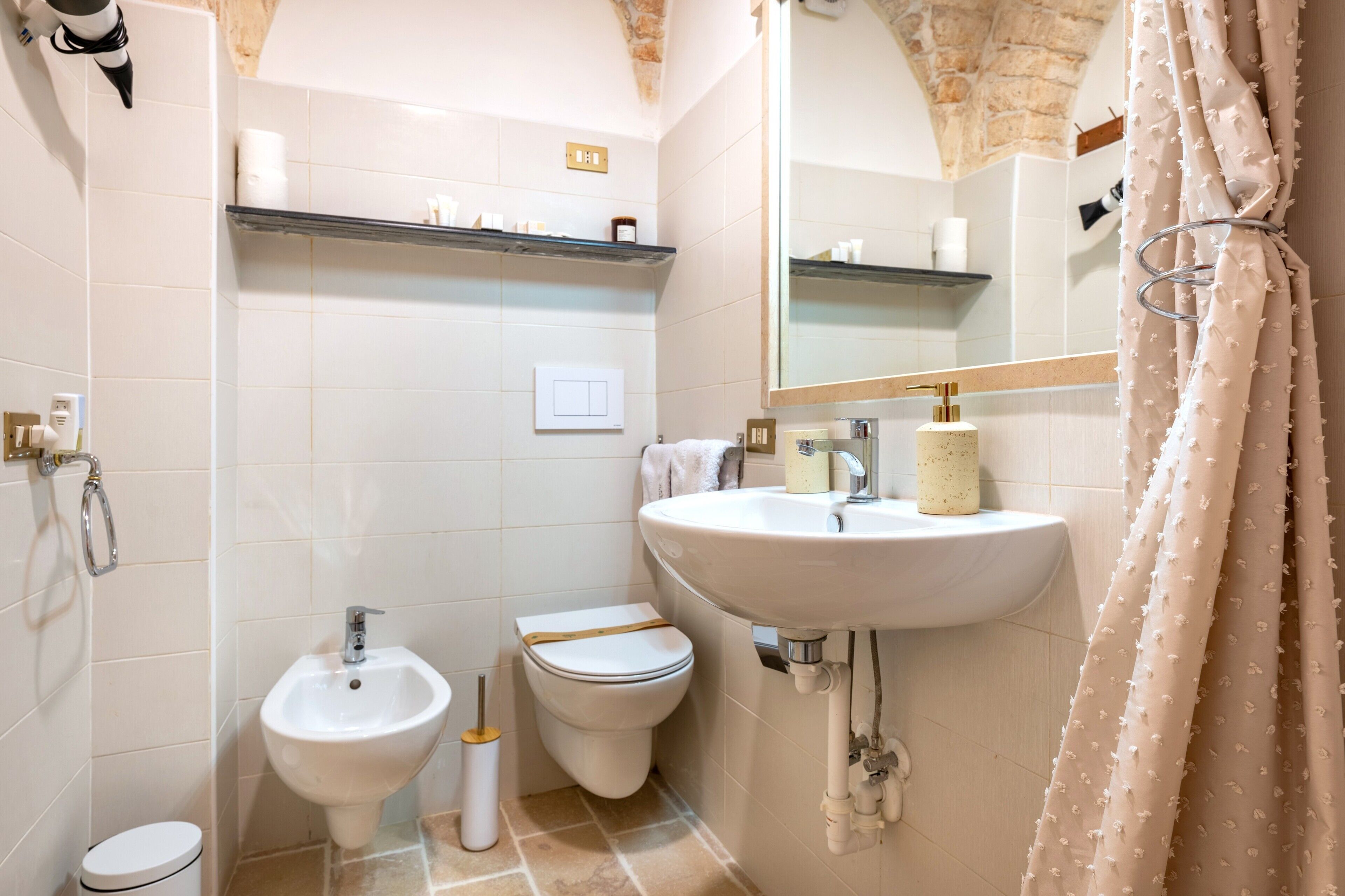 Doccia, asciugacapelli, asciugamani