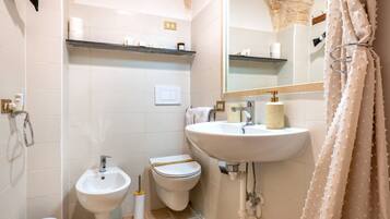 Doccia, asciugacapelli, asciugamani