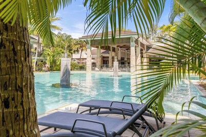 Relaxed Swim Out Nook by Four Mile Beach