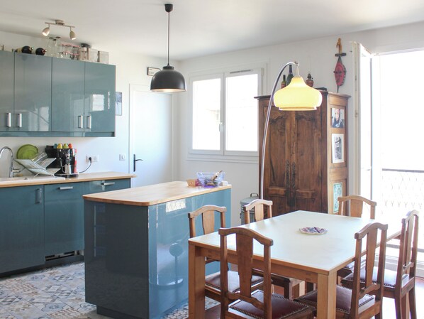 Fridge, microwave, oven, dishwasher - Bright apartment with balcony - 6 people (Clichy)