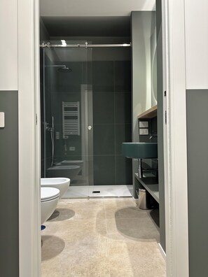 Shower, hair dryer, bidet, towels - Looking for relaxation, comfort and a strategic location? Luca's Home is the ideal choice! (Trani)