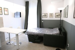 1 habitación, tabla de planchar con plancha, wifi gratis y ropa de cama 