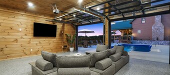 The View at Grizzly Mountain | Hocking Hills, Pool