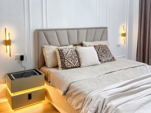 Iron/ironing board, WiFi, bed sheets