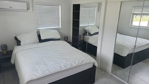2 bedrooms, internet, bed sheets
