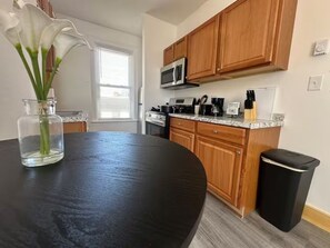 Private kitchen - GREAT VALUE! 2 Bedroom Apt with 4 Beds! SW4 (Johnstown)