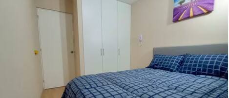 1 soveværelse, strygejern/strygebræt, internetforbindelse