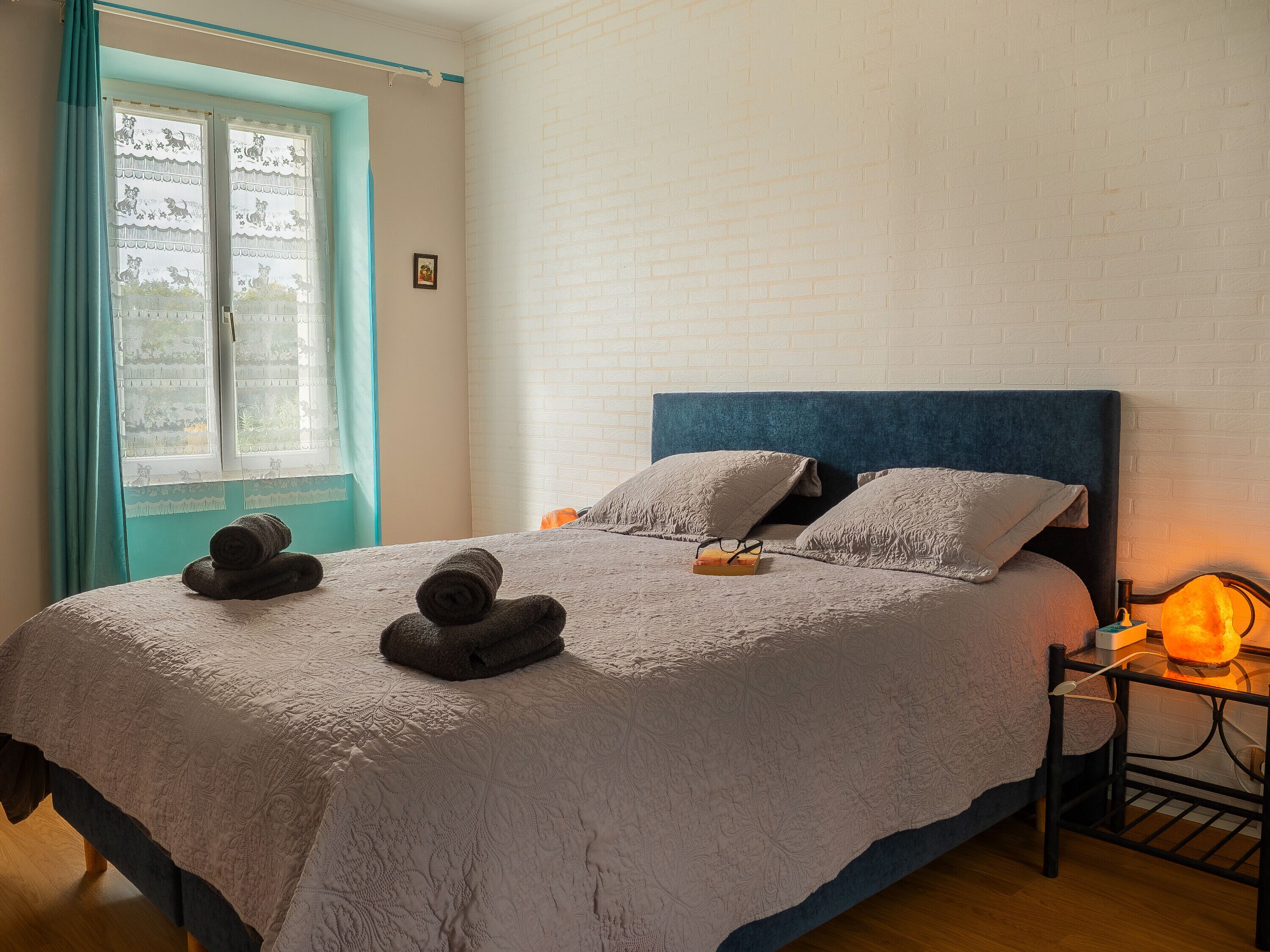 3 chambres, fer et planche à repasser, Wi-Fi, draps fournis