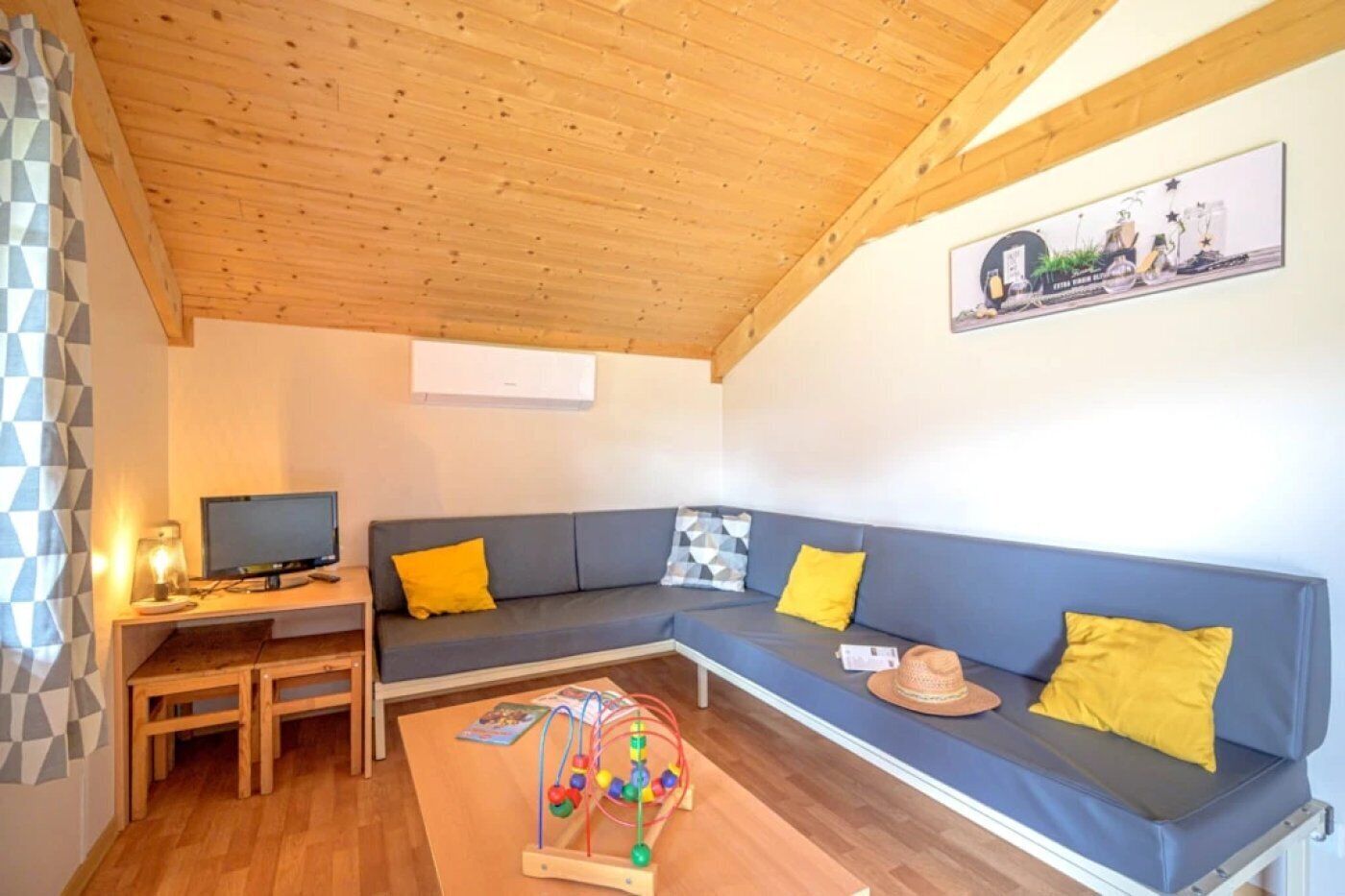 Télévision, table de tennis de table