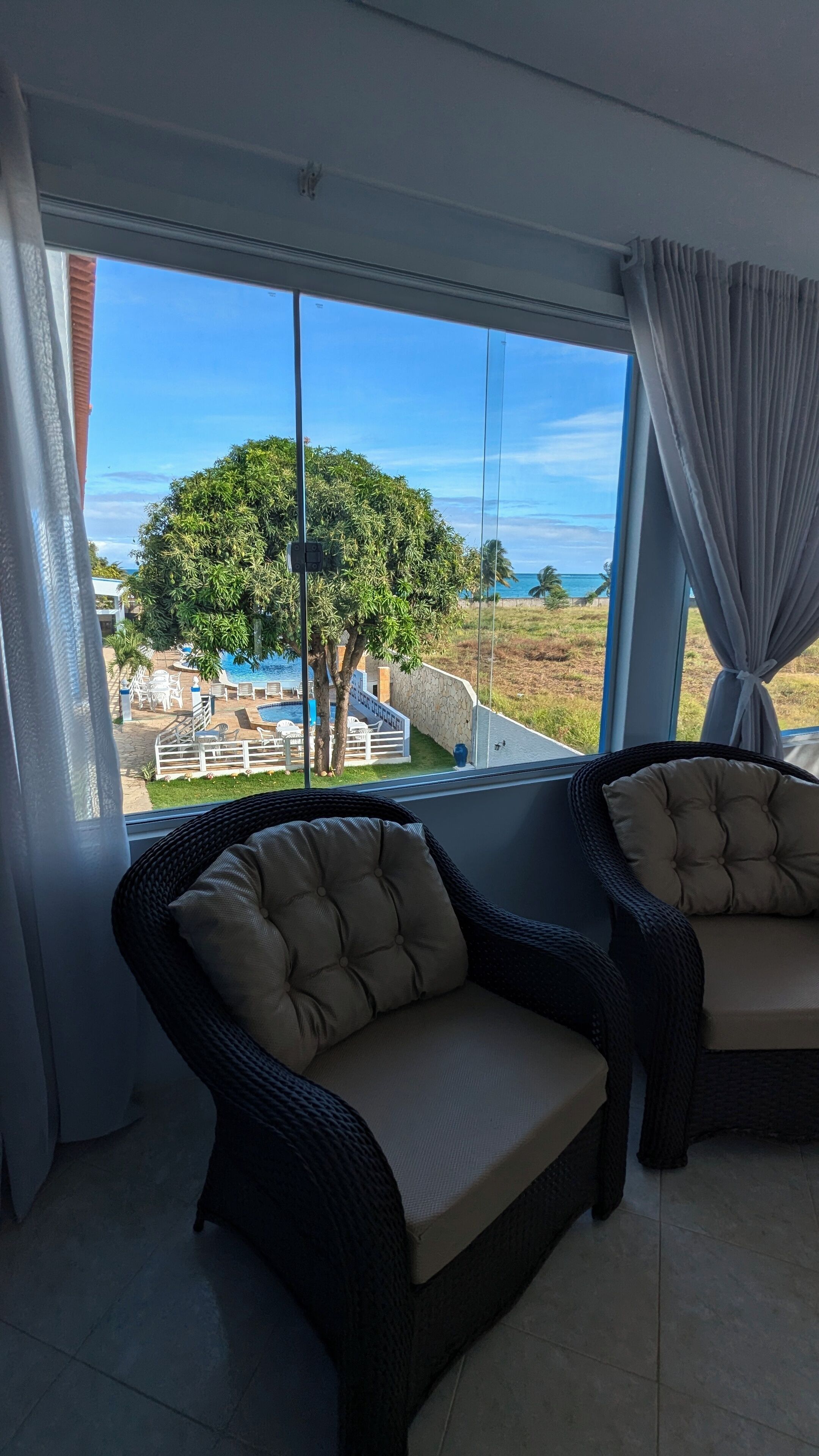 Suíte luxo, 2 quartos, sacada, vista para o mar | Área de estar