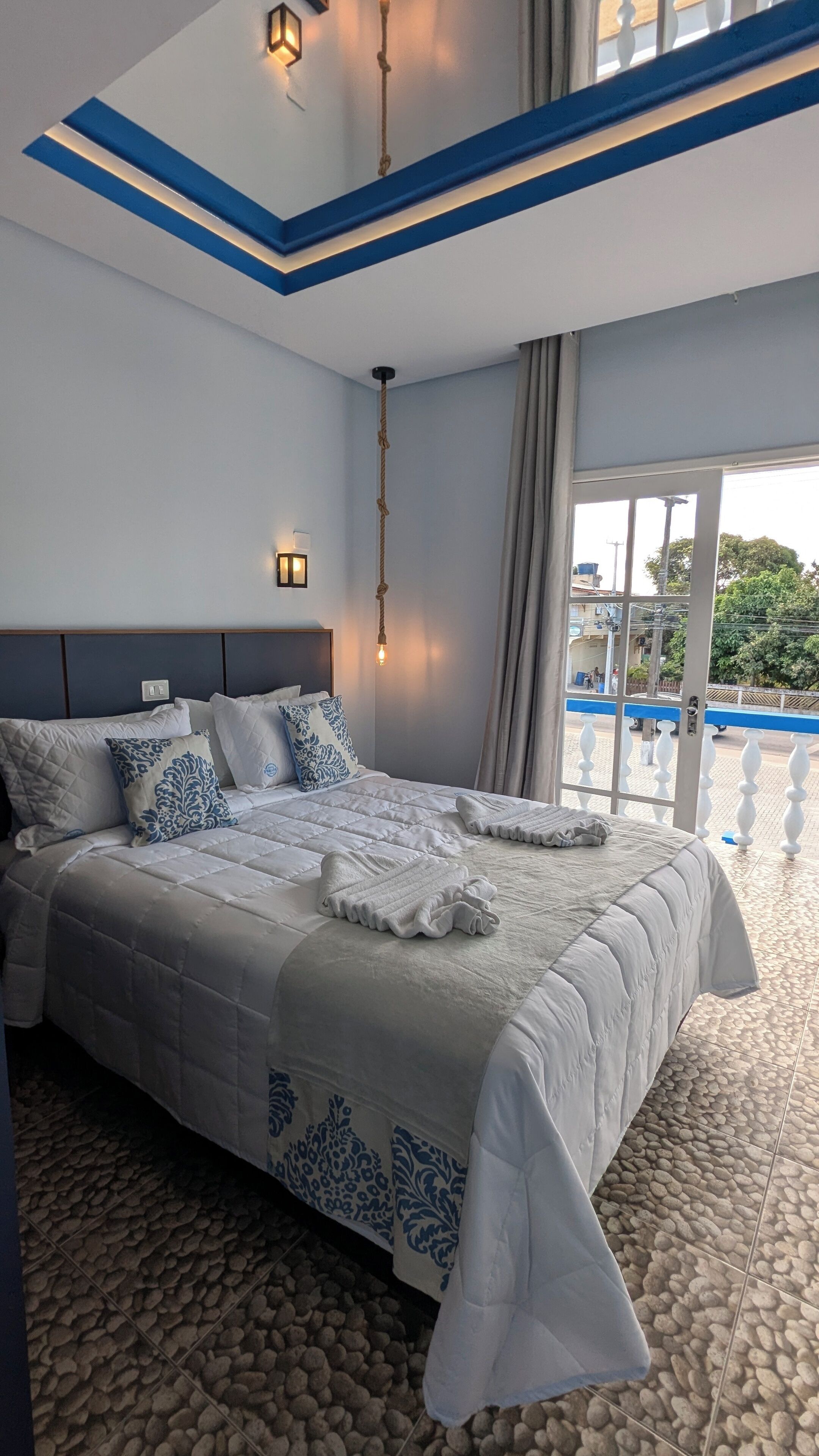 Deluxe Suite, 2 Bedrooms, Balcony, Sea View | Free WiFi