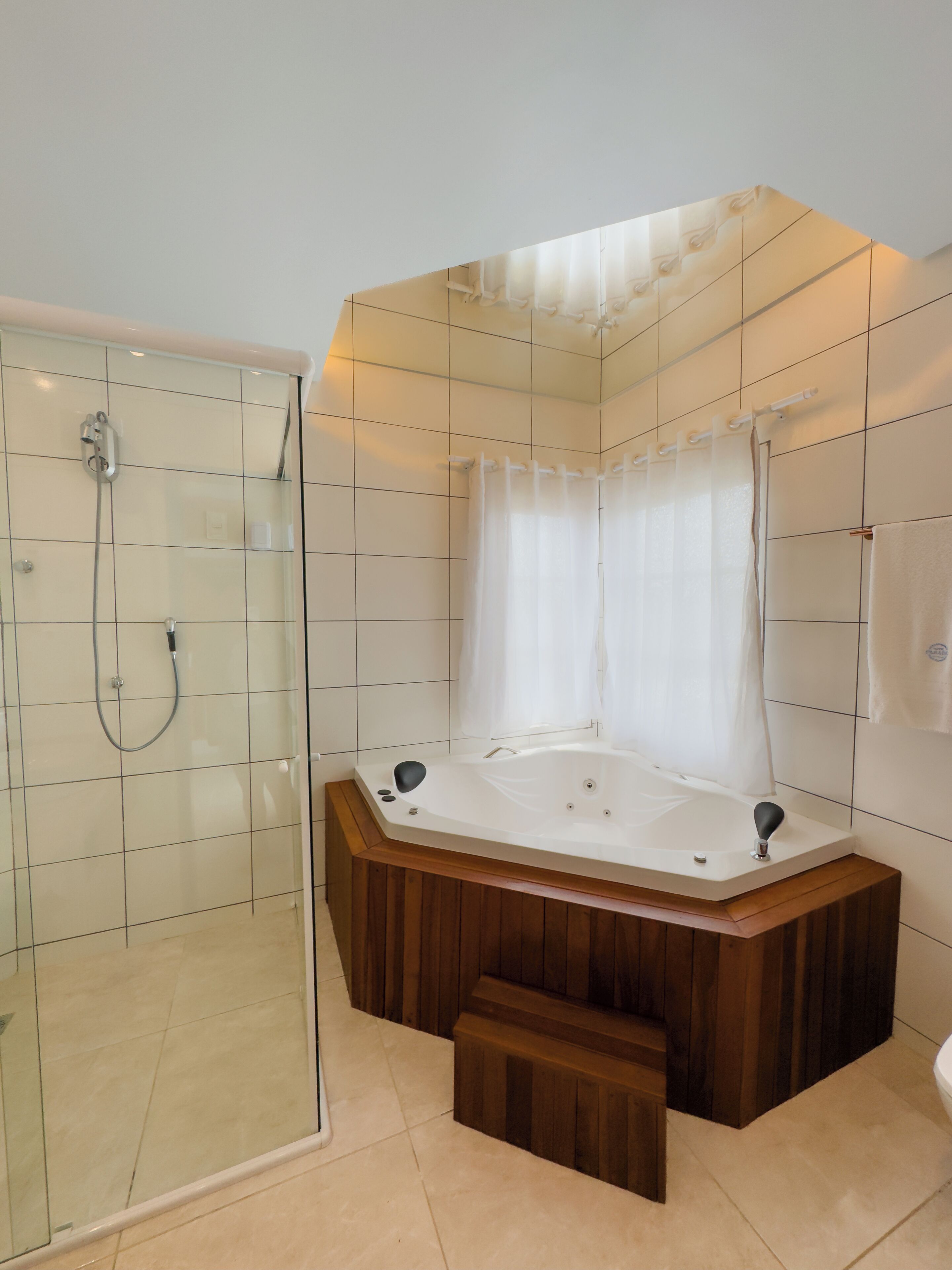 Deluxe Suite, Balcony, Sea View | Bathroom