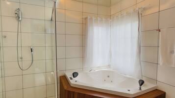 Deluxe Suite, Balcony, Sea View | Bathroom