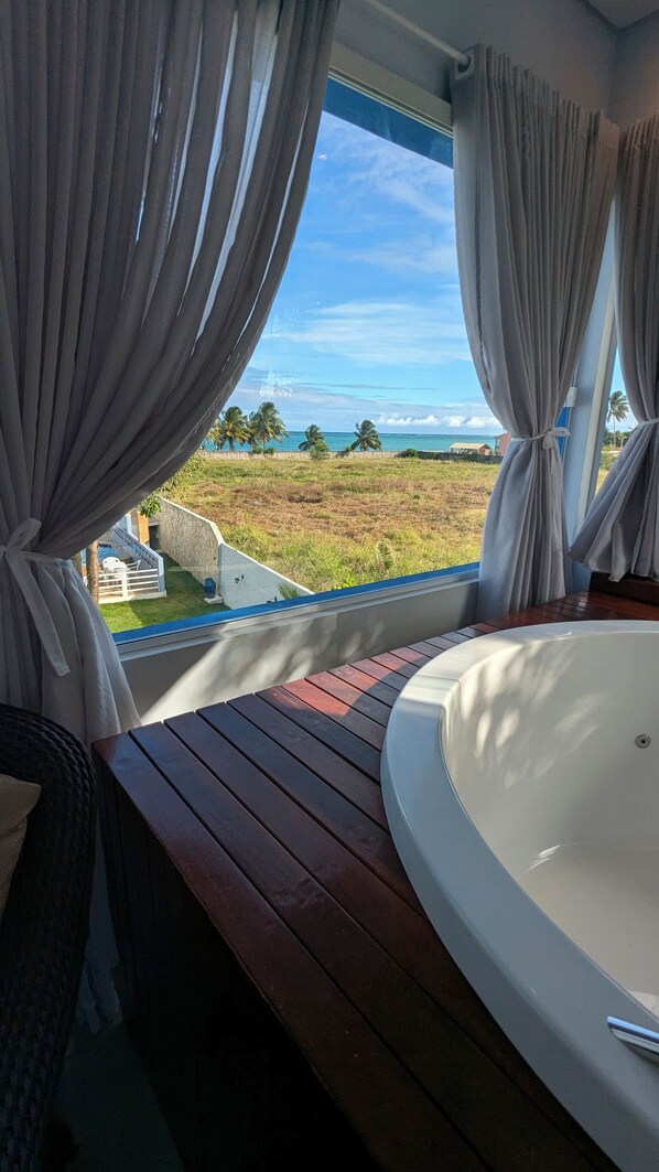Deluxe Suite, 2 Bedrooms, Balcony, Sea View | Private spa tub - Hotel Paraiso Maragogi (Maragogi)