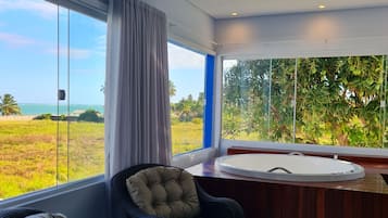 Suite – deluxe, 2 soverom, balkong, sjøutsikt | Oppholdsområde