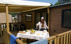 تناول الطعام بالخارج