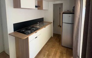 Fridge, microwave, stovetop