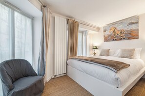 3 bedrooms, desk, iron/ironing board, free WiFi