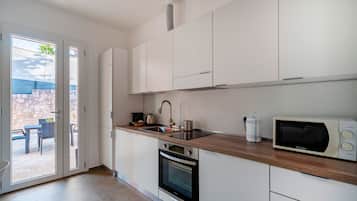 Kühlschrank, Mikrowelle, Ofen, Herdplatte
