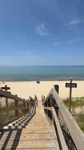 5 min Walk to Beach • Foosball • Sleeps 9