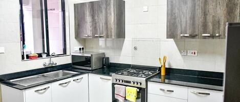 Mikroaaltouuni, uuni, liesi