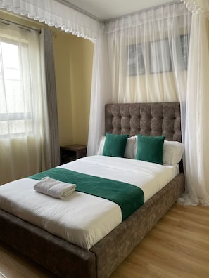 2 chambres, fer et planche à repasser, Wi-Fi, draps fournis
