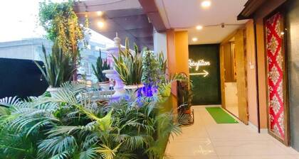 HOTEL SWARNA PALACE
