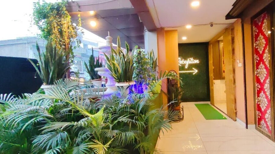 HOTEL SWARNA PALACE