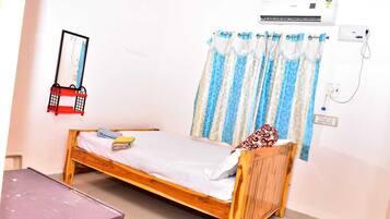 Desk, laptop workspace, free WiFi