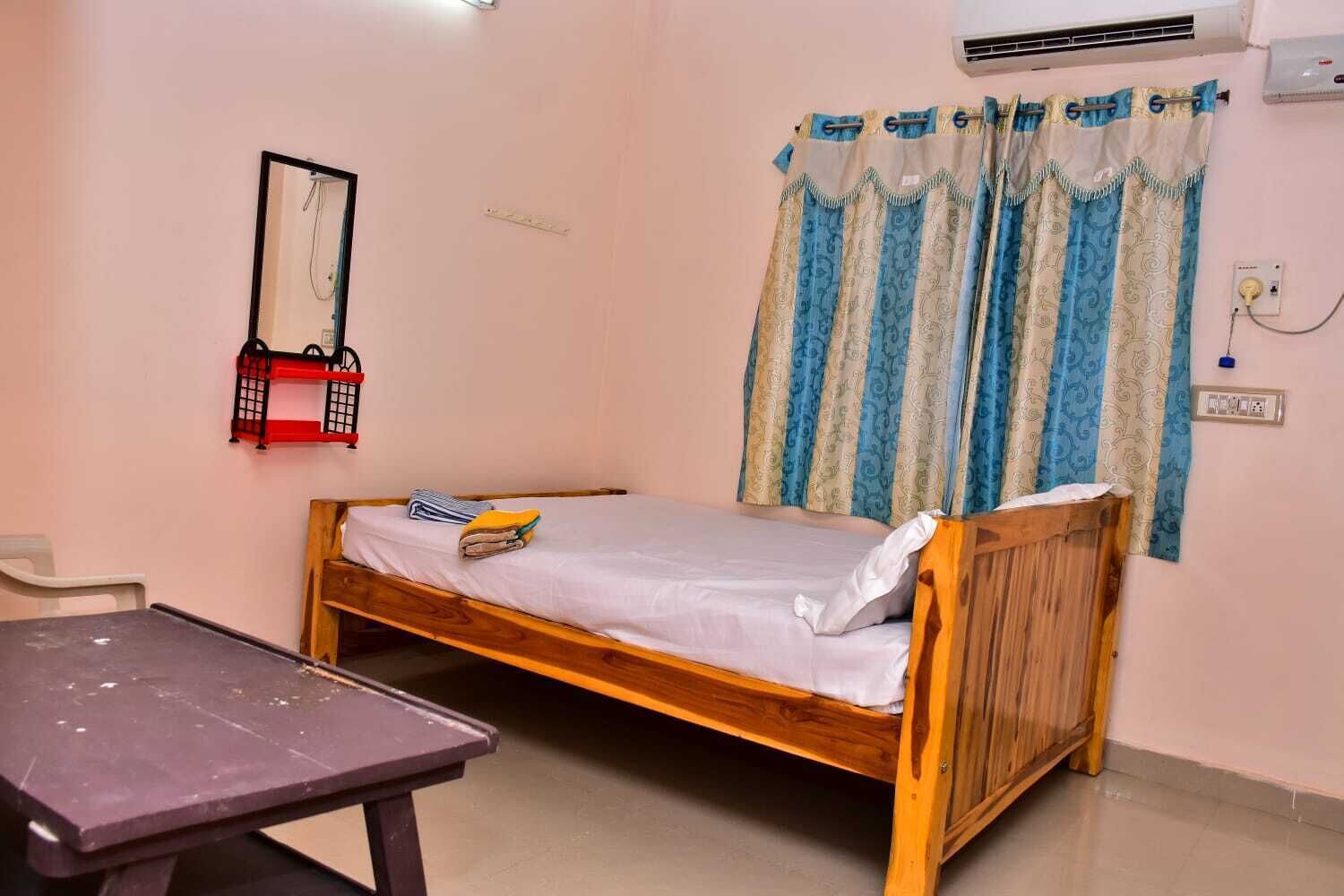 Desk, laptop workspace, free WiFi