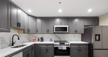 Great 2BR New Apartment near Metro