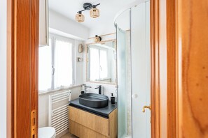 Shower, hair dryer, bidet, towels - 4BNB - Loft del Papa (Rome)
