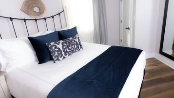 Deluxe Cabin | In-room safe, blackout drapes, iron/ironing board, free WiFi