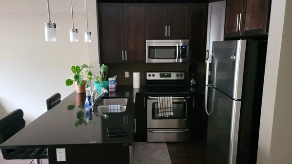 ميكروويف، فرن، موقد طهي مسطح، غسالة أطباق