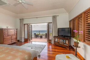 4 bedrooms, desk, iron/ironing board, free WiFi