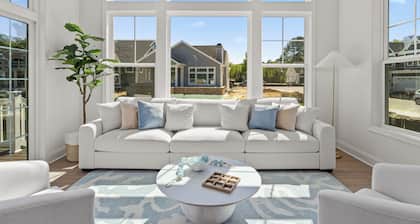 Elegant 5BD Escape with Golf, Fishing, Kayaking Adventures, Secure Community