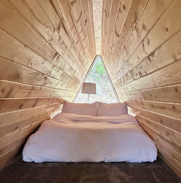 WiFi, bed sheets