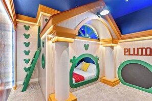 5 bedrooms, travel cot, WiFi, bed sheets