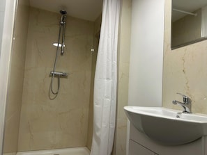 Shower, towels