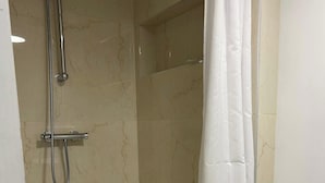 シャワー、タオル